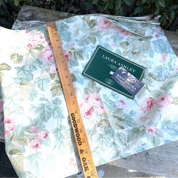Vintage Laura Ashley Blouson Valance Cottage Rose Flowers Cottagecore 86" x 15" - Picture 3 of 8